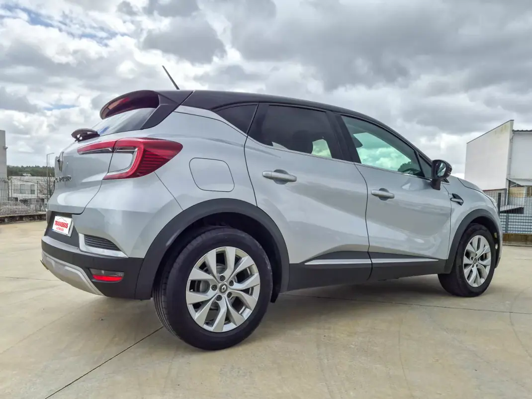 Renault Captur 2021 - 14500 EUR, 103290 km - AUTO.MOTO.pt - 103290km - foto 4 de 12