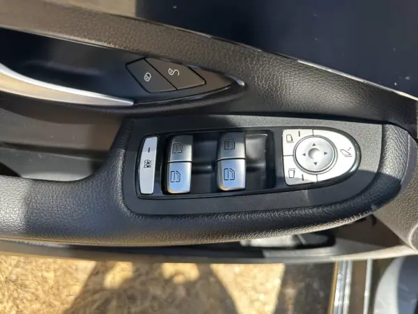 Mercedes-Benz C 200 2019 - 18950 EUR, 152000 km - AUTO.MOTO.pt - 152000km - foto 12 de 14