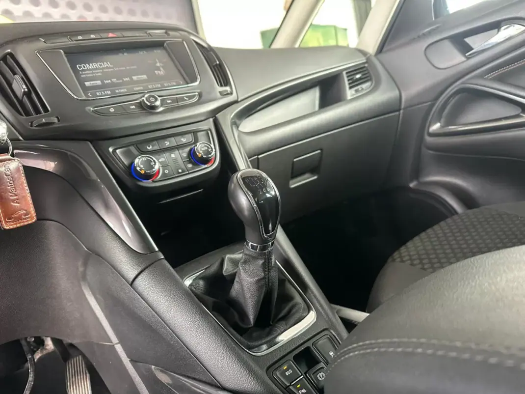 Opel Zafira 2018 - 13900 EUR, 128674 km - AUTO.MOTO.pt - 128674km - foto 24 de 36