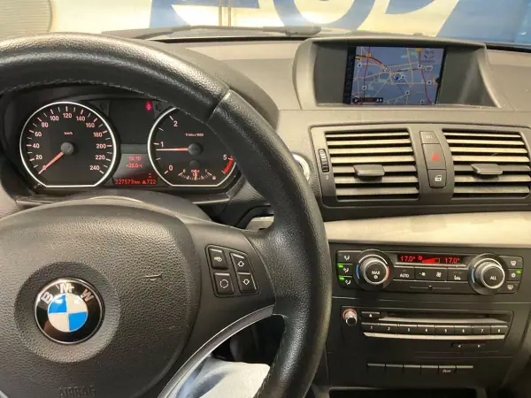 BMW 118 2010 - 12000 EUR, 227000 km - AUTO.MOTO.pt - 227000km - foto 3 de 3