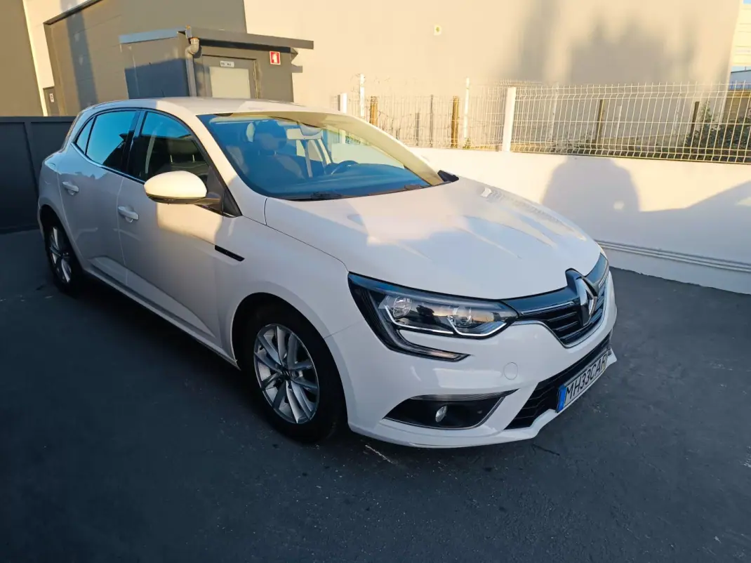 Renault Mégane 2019 - 12900 EUR, 192111 km - AUTO.MOTO.pt - 192111km - foto 7 de 26