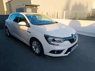 Renault Mégane 2019 - 12900 EUR, 192111 km - AUTO.MOTO.pt - 192111km - foto 7 de 26