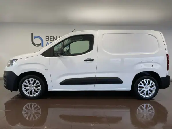 Citroën Berlingo 2022 - 17750 EUR, 90000 km - AUTO.MOTO.pt - 90000km - foto 3 de 13