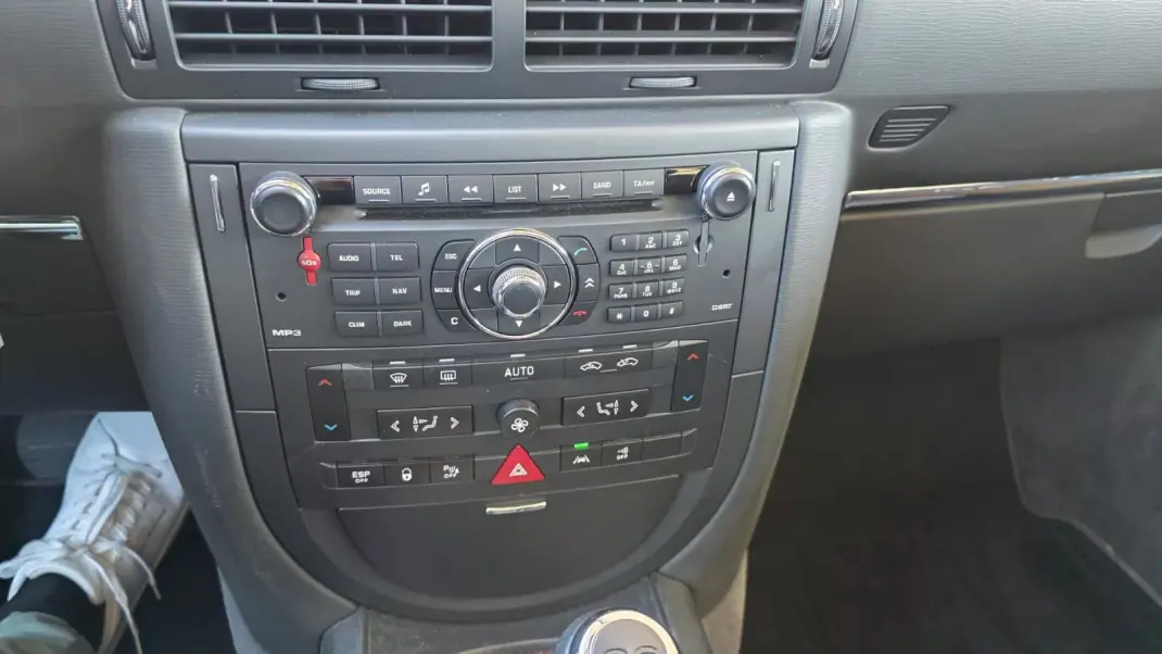 Citroën C6 2006 - 16490 EUR, 82000 km - AUTO.MOTO.pt - 82000km - foto 15 de 22