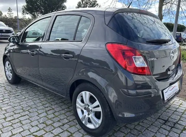 Opel Corsa 2013 - 7750 EUR, 99853 km - AUTO.MOTO.pt - 99853km - foto 3 de 15
