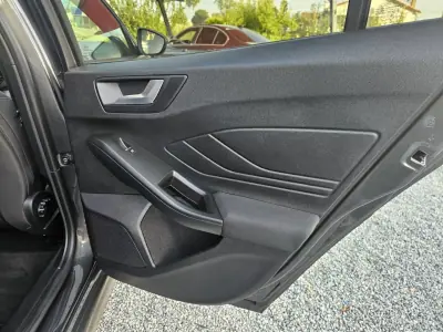 Ford Focus SW 2019 - 13800 EUR, 115000 km - AUTO.MOTO.pt - 115000km - foto 38 de 54