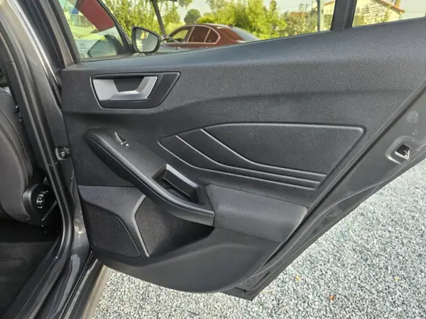 Ford Focus SW 2019 - 13800 EUR, 115000 km - AUTO.MOTO.pt - 115000km - foto 38 de 54