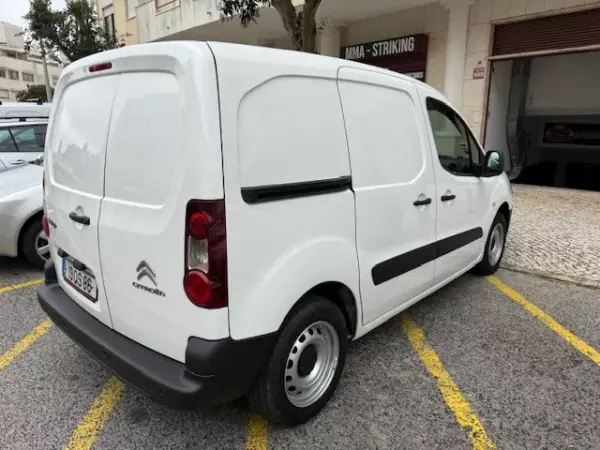 Citroën Berlingo 2015 - 7900 EUR, 221000 km - AUTO.MOTO.pt - 221000km - foto 12 de 29