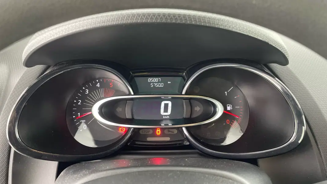 Renault Clio 1.5 Dci Société Zen 2 Lug 2016 - 8850 EUR, 85121 km - AUTO.MOTO.pt - 85121km - foto 5 de 6
