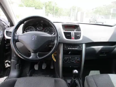 Peugeot 207 2007 - 4500 EUR, 180000 km - AUTO.MOTO.pt - 180000km - foto 9 de 11