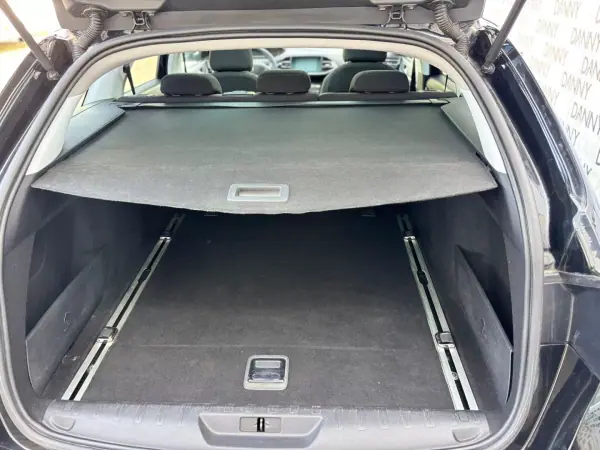 Peugeot 308 SW 2020 - 14900 EUR, 150000 km - AUTO.MOTO.pt - 150000km - foto 4 de 10