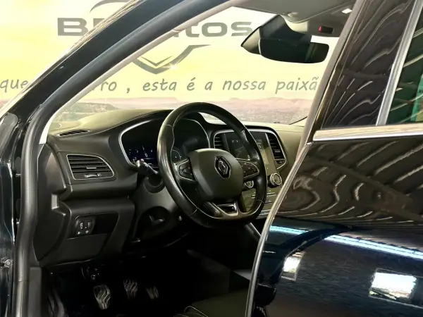 Renault Mégane 2021 - 17900 EUR, 79434 km - AUTO.MOTO.pt - 79434km - foto 17 de 26
