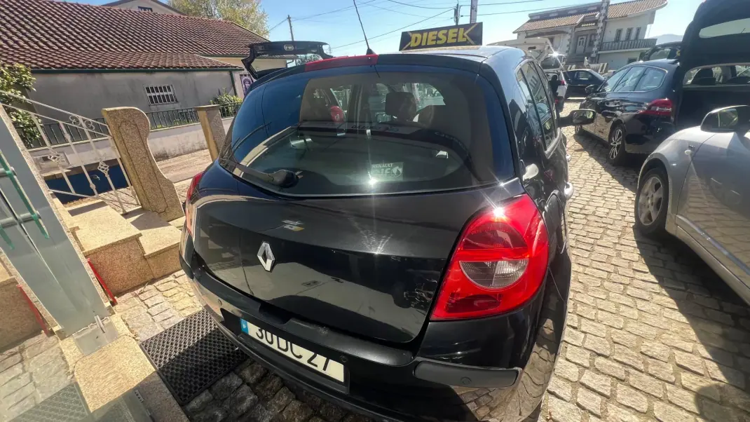 Renault Clio 2007 - 4750 EUR, 248998 km - AUTO.MOTO.pt - 248998km - foto 2 de 6