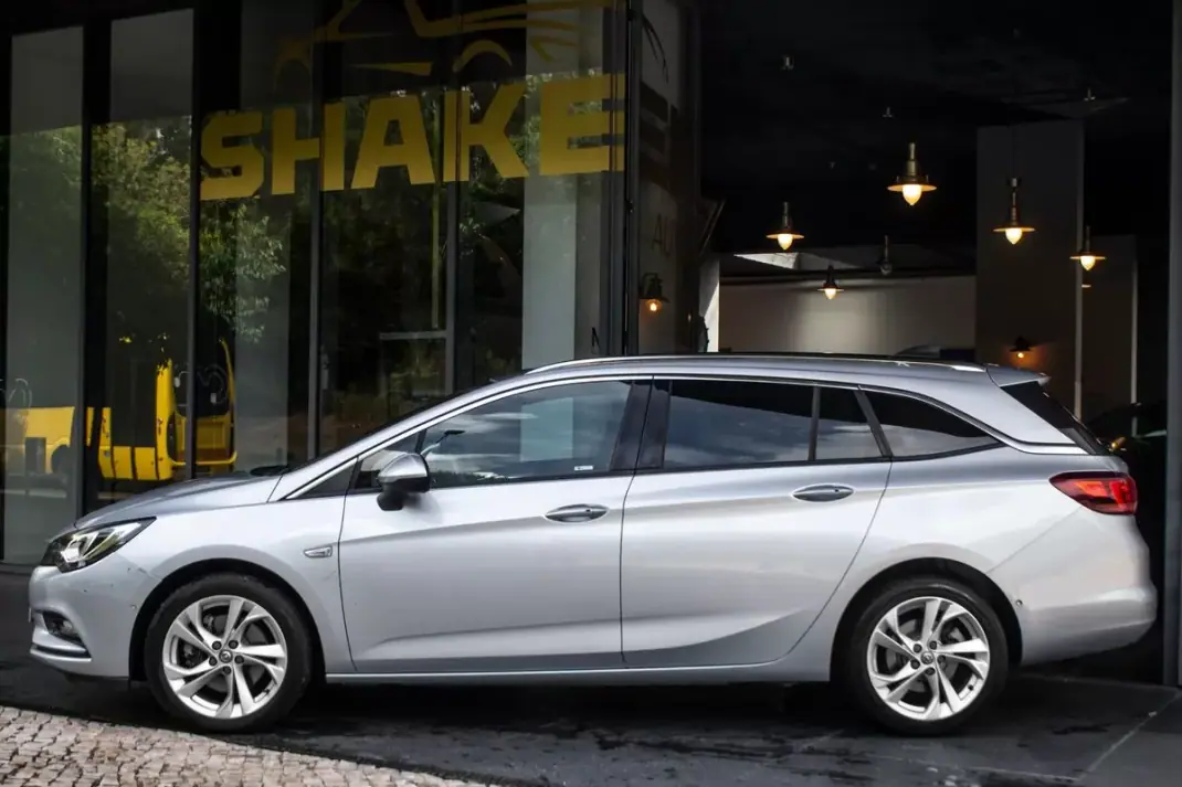 Opel Astra Sports Tourer 2016 - 7750 EUR, 120277 km - AUTO.MOTO.pt - 120277km - foto 2 de 38