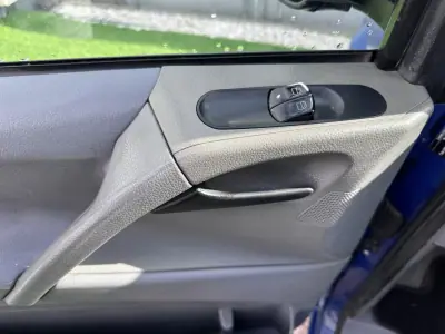 Mercedes-Benz VITO 111 CDI -LONGA 2005 - 6250 EUR, 400000 km - AUTO.MOTO.pt - 400000km - foto 10 de 25