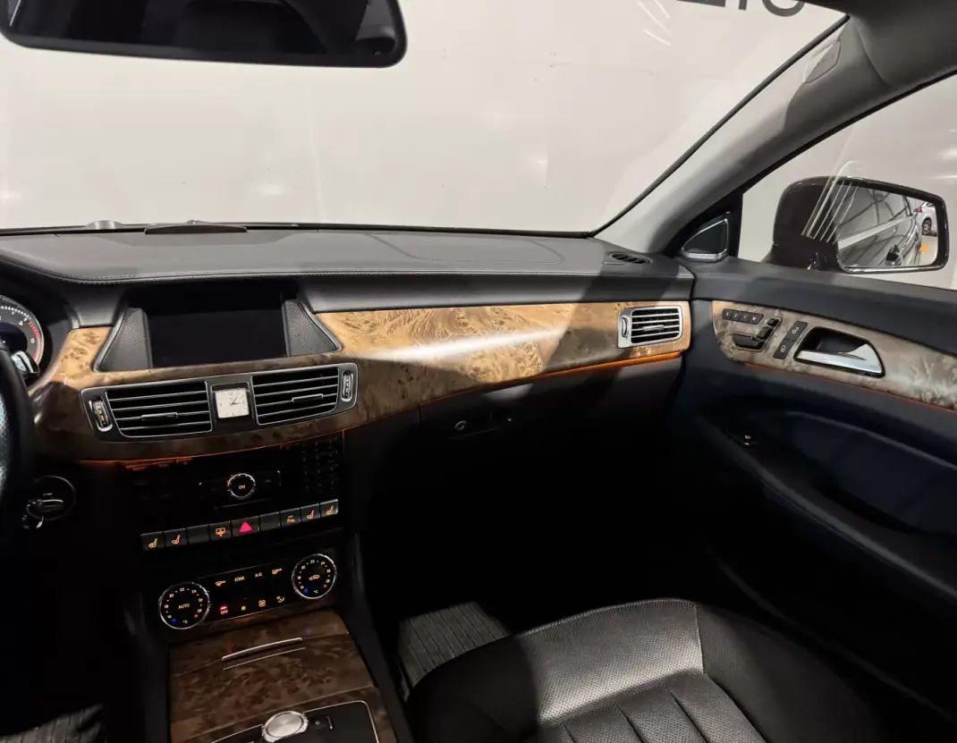 Mercedes-Benz CLS 350 2011 - 22900 EUR, 83484 km - 83484km - foto 16 de 36