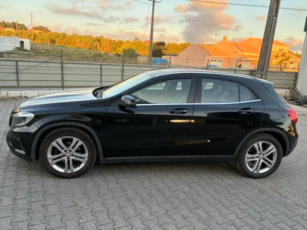 Mercedes-Benz GLA 220 2015 - 17000 EUR, 197000 km - AUTO.MOTO.pt - 197000km - foto 2 de 11