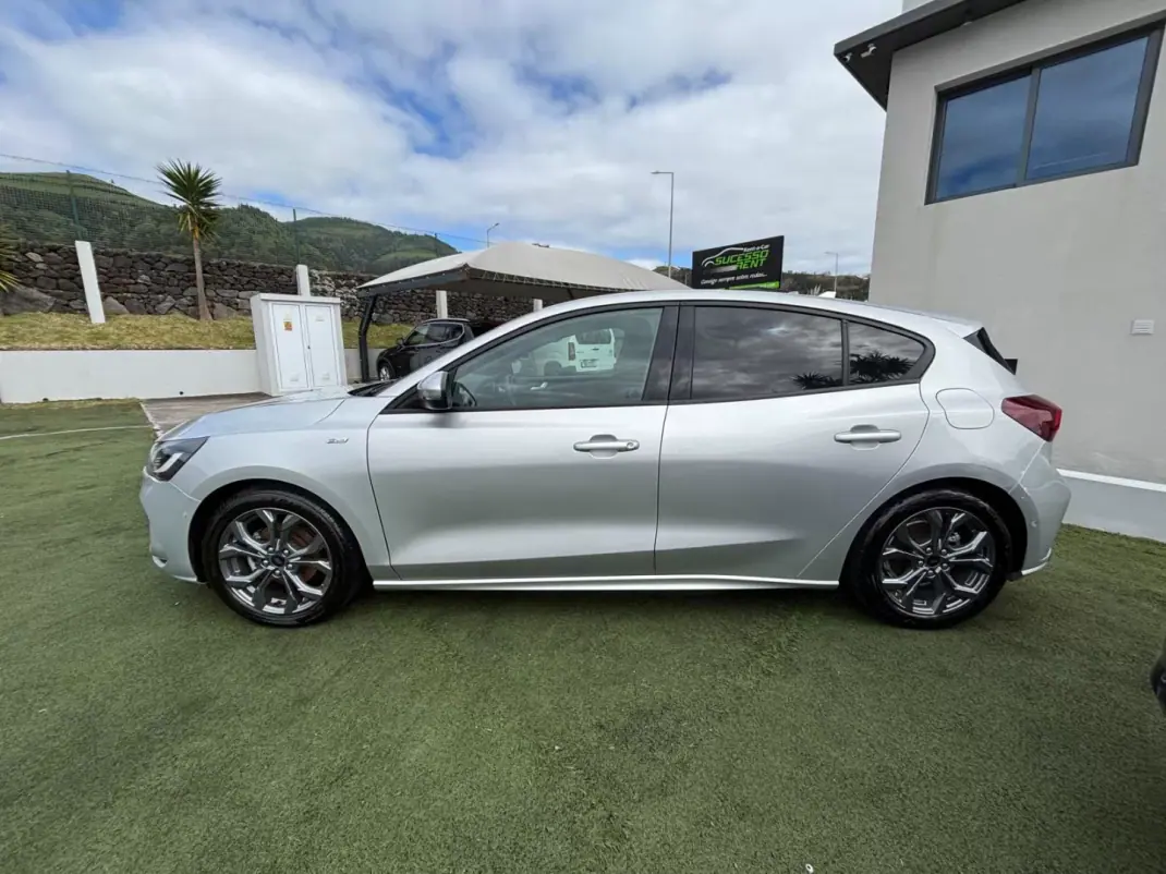 Ford Focus 2024 - 23490 EUR, 35103 km - AUTO.MOTO.pt - 35103km - foto 4 de 14