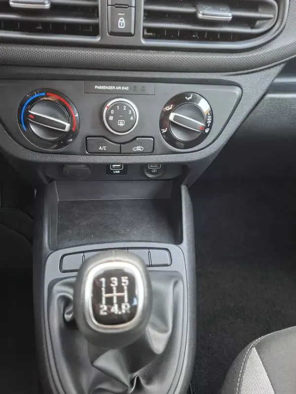 Hyundai i10 2023 - 14750 EUR, 61600 km - AUTO.MOTO.pt - 61600km - foto 20 de 28