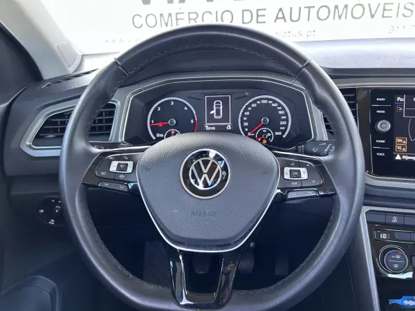 Volkswagen T-Roc 2021 - 24500 EUR, 122000 km - AUTO.MOTO.pt - 122000km - foto 13 de 16