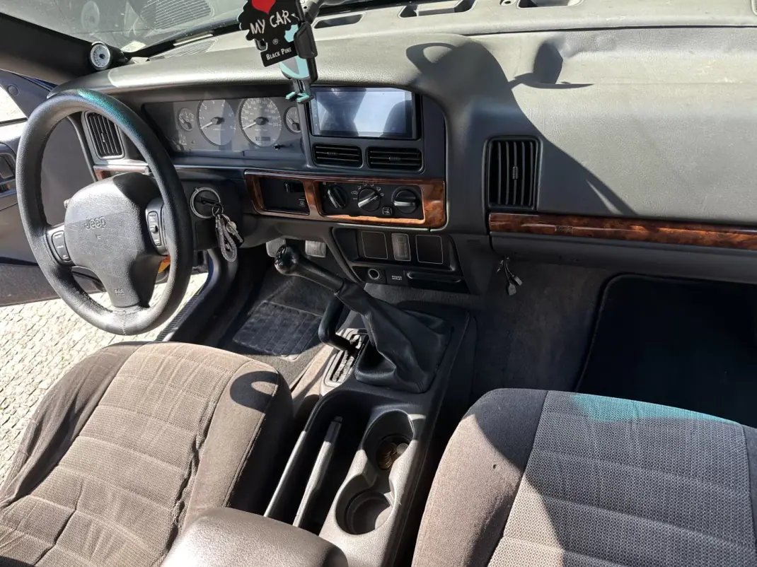 Jeep Grand Cherokee 1997 - 8999 EUR, 196000 km - AUTO.MOTO.pt - 196000km - foto 15 de 22