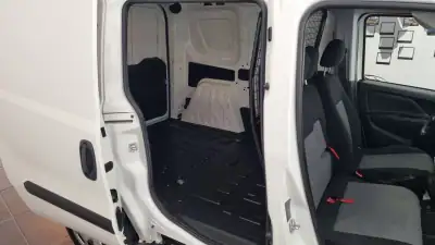 Fiat Doblo 1.6 M-JET2 3 LUG. 2021 - 13500 EUR, 55800 km - AUTO.MOTO.pt - 55800km - foto 23 de 28