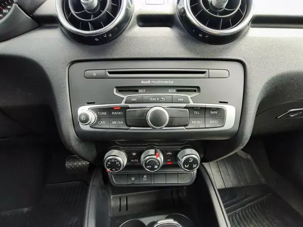 Audi A1 2012 - 11990 EUR, 155000 km - AUTO.MOTO.pt - 155000km - foto 22 de 29