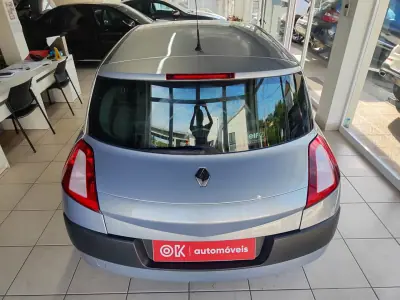Renault Mégane 2005 - 2950 EUR, 278000 km - AUTO.MOTO.pt - 278000km - foto 10 de 32
