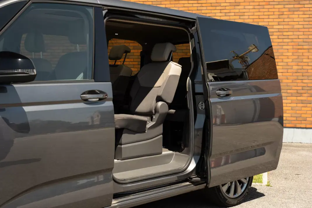 Volkswagen Multivan 2022 - 39990 EUR, 104500 km - AUTO.MOTO.pt - 104500km - foto 8 de 26