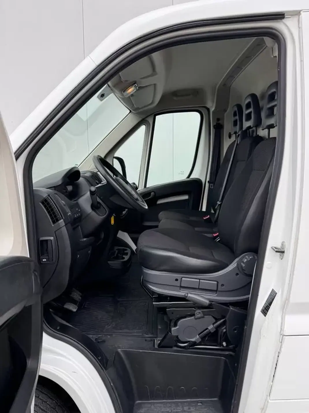 Peugeot 2020 - 16950 EUR, 100000 km - AUTO.MOTO.pt - 100000km - foto 13 de 24