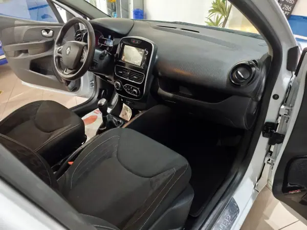 Renault Clio 2019 - 10990 EUR, 99000 km - AUTO.MOTO.pt - 99000km - foto 22 de 24