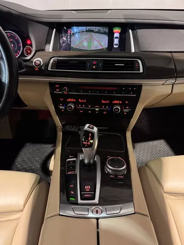 BMW 740 2014 - 21900 EUR, 306500 km - AUTO.MOTO.pt - 306500km - foto 24 de 55