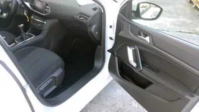 Peugeot 308 2019 - 11950 EUR, 114000 km - 114000km - foto 23 de 38