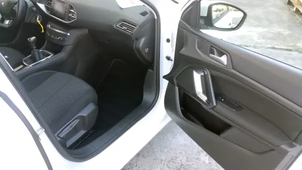 Peugeot 308 2019 - 11950 EUR, 114000 km - 114000km - foto 23 de 38