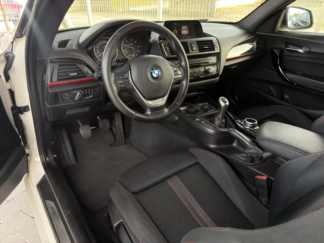 BMW 114 2015 - 11500 EUR, 241000 km - AUTO.MOTO.pt - 241000km - foto 11 de 20