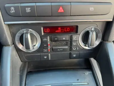 Audi A3 Sportback 2010 - 6900 EUR, 261900 km - AUTO.MOTO.pt - 261900km - foto 7 de 11