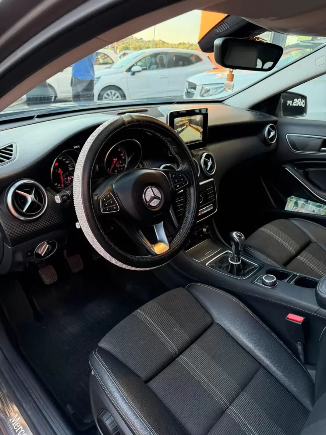 Mercedes-Benz A 180 2018 - 15900 EUR, 138911 km - 138911km - foto 5 de 20