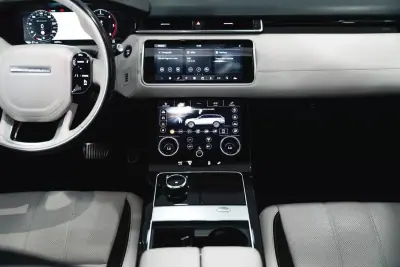 Land Rover Velar 2018 - 42950 EUR, 126000 km - 126000km - foto 41 de 50