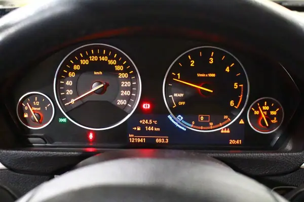 BMW 316 2018 - 17900 EUR, 121941 km - AUTO.MOTO.pt - 121941km - foto 14 de 16