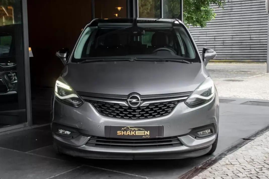 Opel Zafira 2018 - 13990 EUR, 142396 km - AUTO.MOTO.pt - 142396km - foto 7 de 37