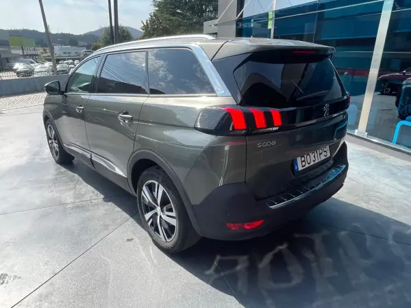 Peugeot 5008 2009 - 15900 EUR, 135061 km - AUTO.MOTO.pt - 135061km - foto 6 de 20