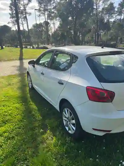 SEAT Ibiza 2016 - 10500 EUR, 104000 km - AUTO.MOTO.pt - 104000km - foto 4 de 9