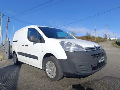 Citroën BERLINGO 3 LUGARES 2017 - 9000 EUR, 220000 km - AUTO.MOTO.pt - 220000km - foto 9 de 30