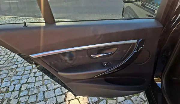 BMW 318 2018 - 17990 EUR, 125000 km - AUTO.MOTO.pt - 125000km - foto 15 de 25