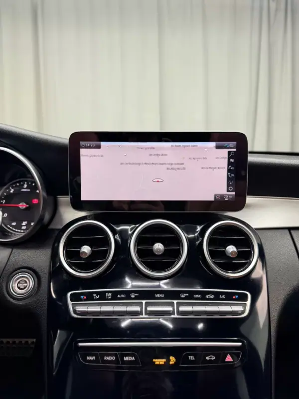 Mercedes-Benz C 300 2019 - 20999 EUR, 234000 km - AUTO.MOTO.pt - 234000km - foto 11 de 24