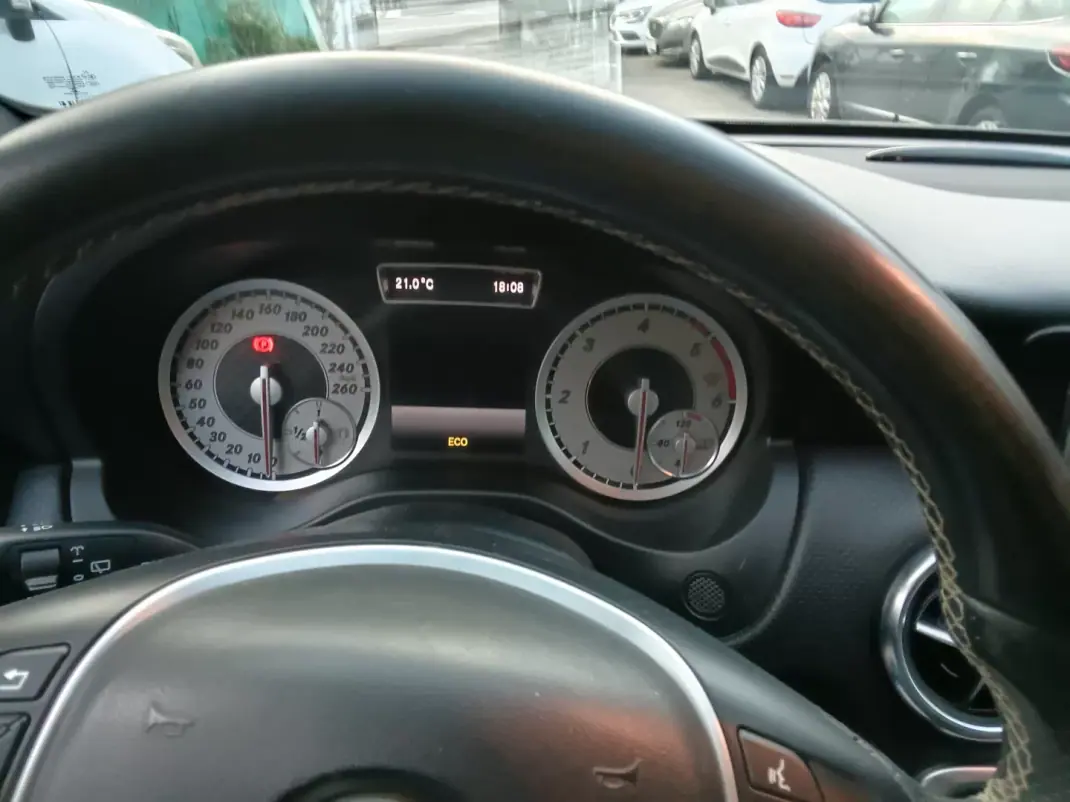Mercedes-Benz A 180 2014 - 13800 EUR, 200783 km - AUTO.MOTO.pt - 200783km - foto 9 de 11