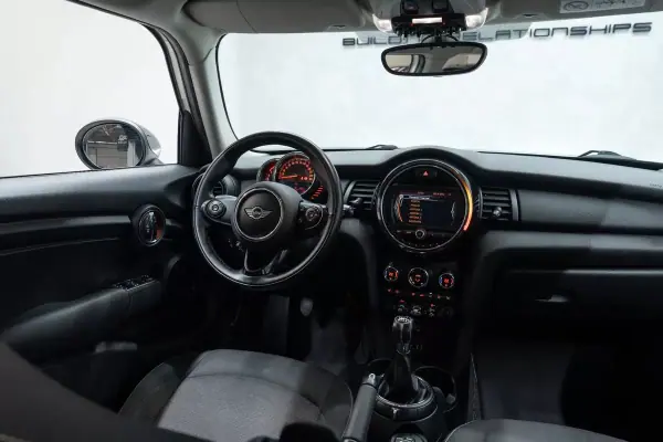 MINI 5 Portas 2017 - 14950 EUR, 89000 km - AUTO.MOTO.pt - 89000km - foto 17 de 36