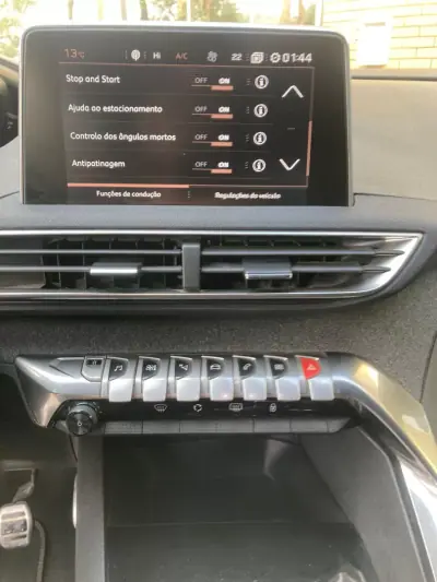 Peugeot 3008 2018 - 23900 EUR, 69800 km - AUTO.MOTO.pt - 69800km - foto 15 de 20