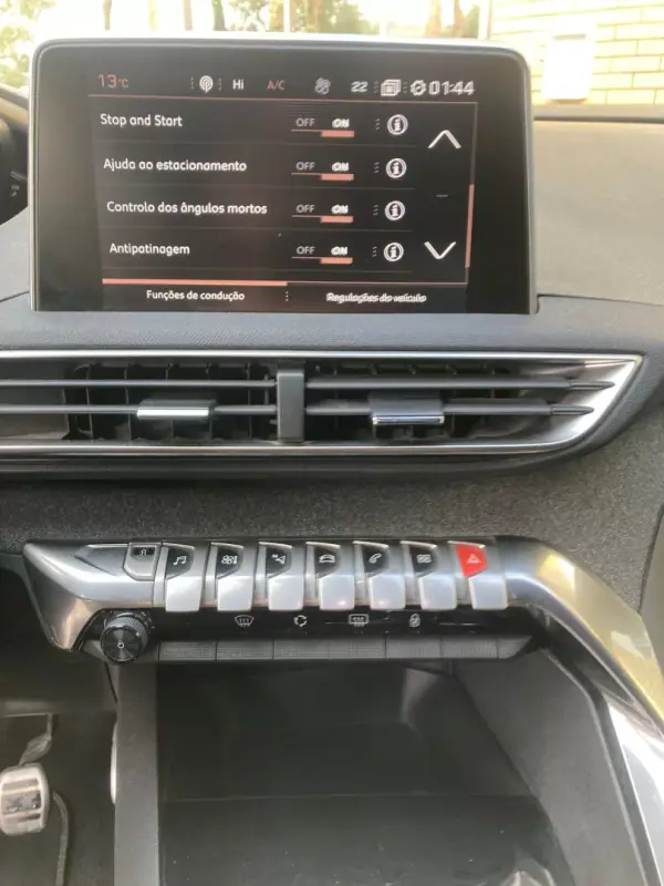 Peugeot 3008 2018 - 23900 EUR, 69800 km - AUTO.MOTO.pt - 69800km - foto 15 de 20