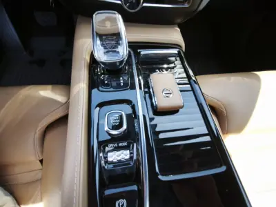 Volvo V60 2019 - 24900 EUR, 182000 km - AUTO.MOTO.pt - 182000km - foto 17 de 25